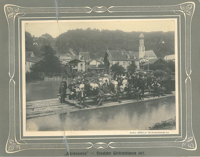 Vergnügungsfloßfahrt um 1900