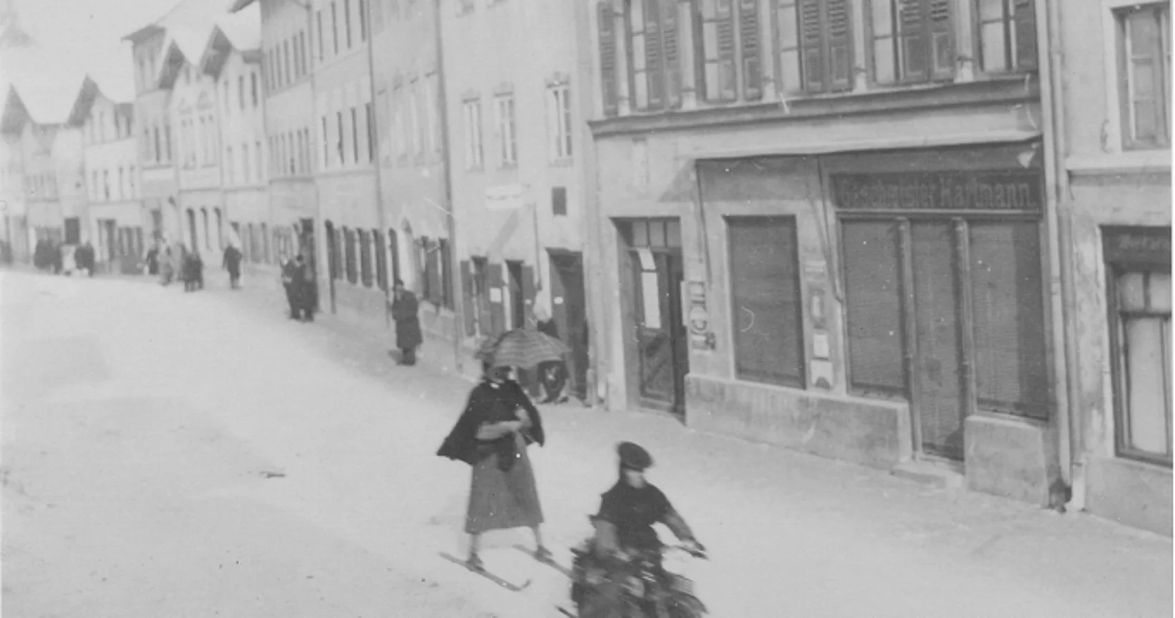 Skijöring in der Marktstraße